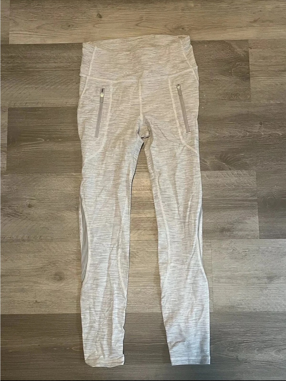 Lululemon Light Heather Gray white mesh accent Workout Leggings with Zip Pockets